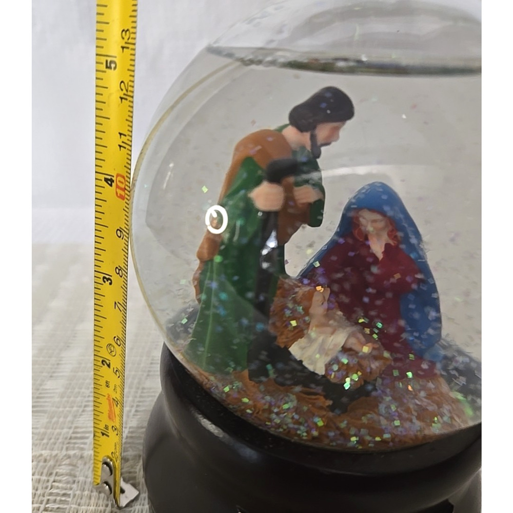 Threshold 2011 Nativity Scene Snow Globe Musical "Joy to the World" - Picture 9 of 9